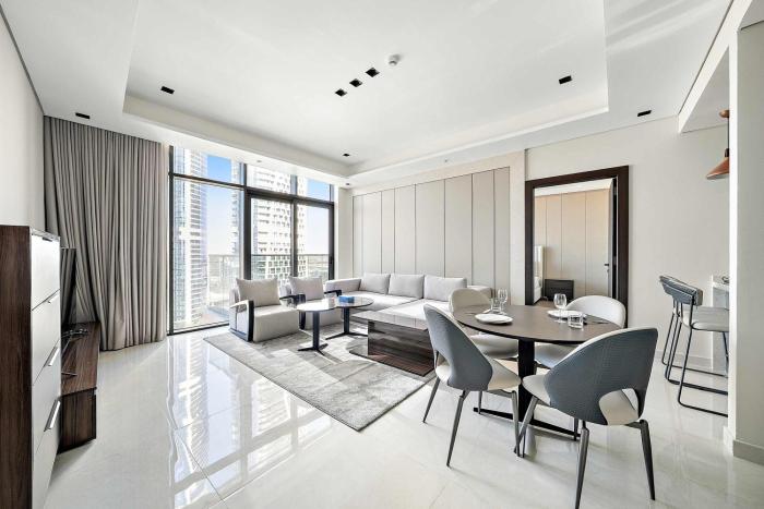 Modern 1BR with Stunning Views in Business Bay