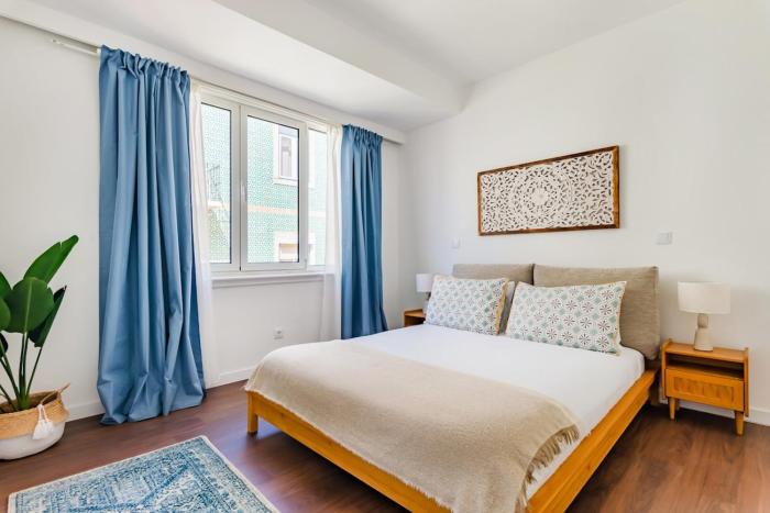 2BR Cardiff Apartment with Balcony