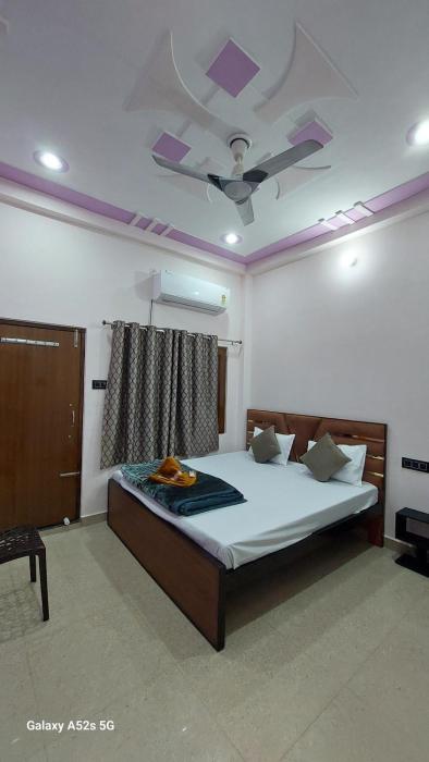 NARAYANI paying guest house