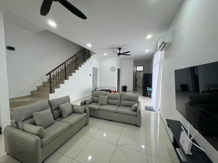 Austin JB Gather Corner Lot 15pax,Tebrau, Ikea