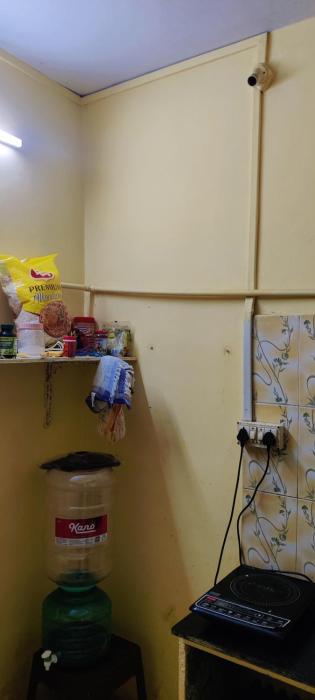 Cozy room in versova