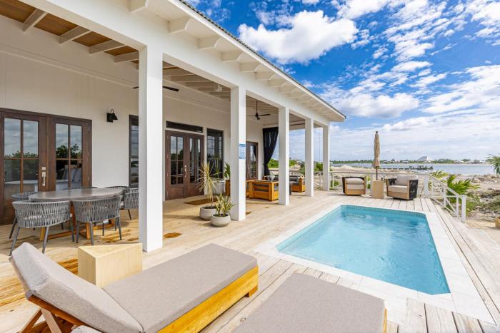 Vista de Azul and The Pool Club at Mahogany Bay