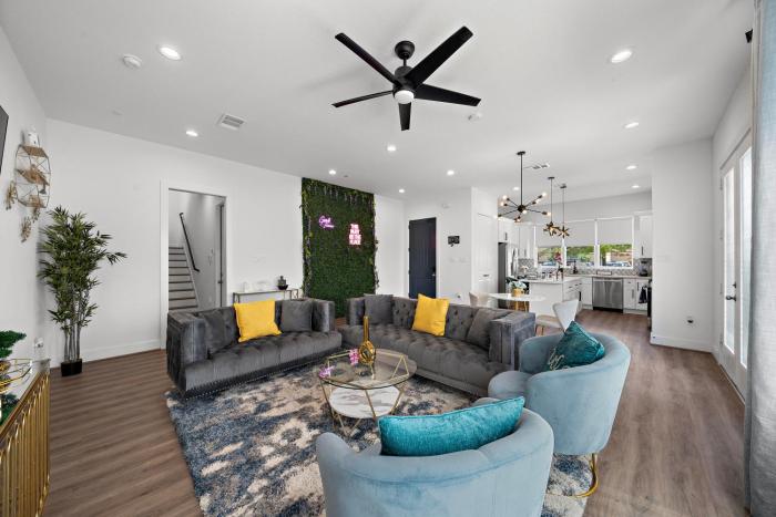 Luxury Home Near Med Center, Uptown & Downtown