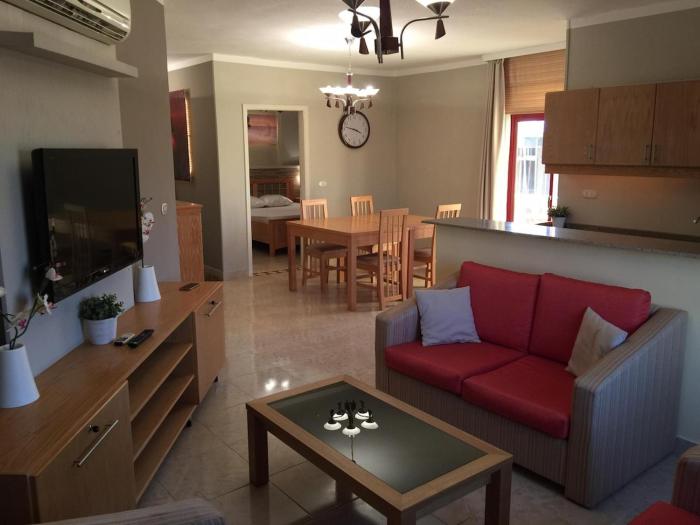 Cozy Apartment with Red Sea View