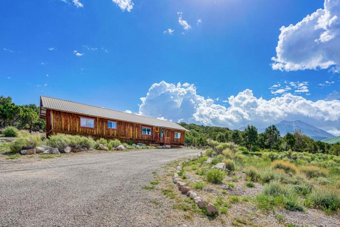 Sunset Cabin near Moab with Stunning Views!