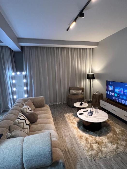 استديو فندقي راقي داخل كومباوند بيفرلي هيلز الشيخ زايد