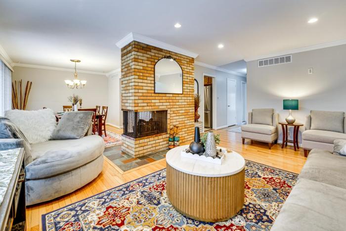 Fire Pit and Yard Family Home in Farmington Hills!