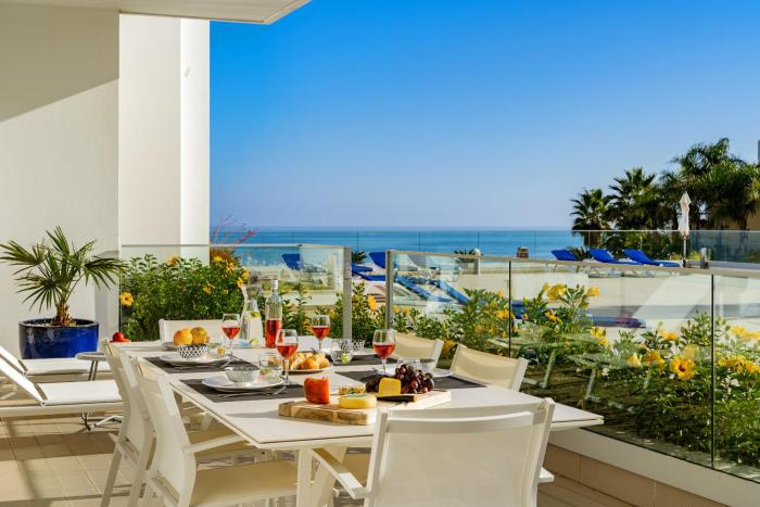 ValMar Ocean and Pool View Apartment