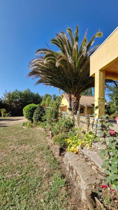 Hermosa y espaciosa casa de campo con vistas a la montaña