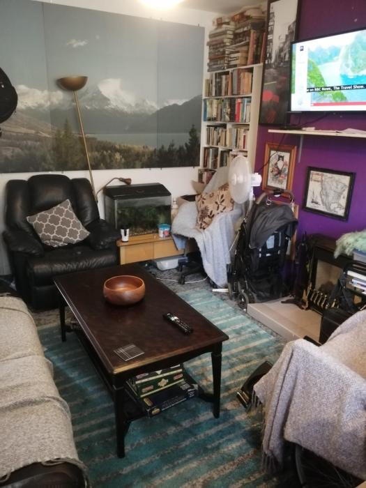 42 Churchbury Rd room 1