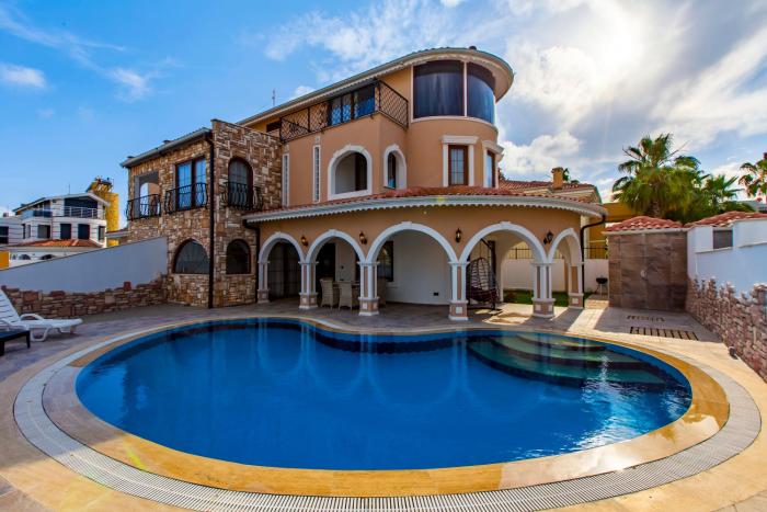 Red Premıum Avangarde Şık Mimari