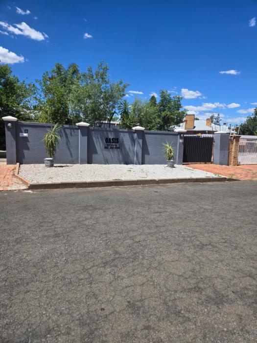 Oasiselfcatering guest house