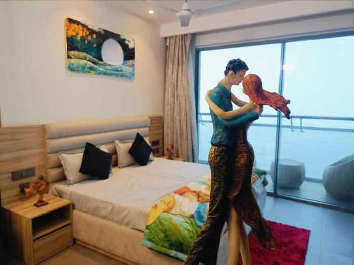 Enjoy elegant city view Supernova with The Lockwoods