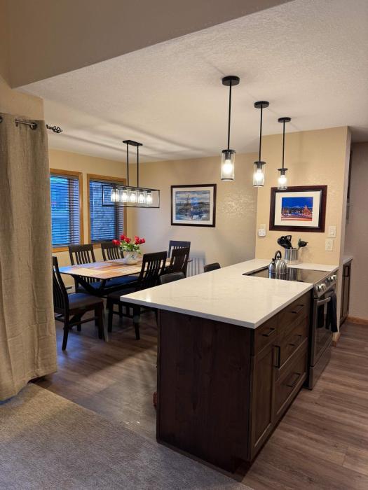 Cozy 2BDR with Stunning Location Near Town and Lifts