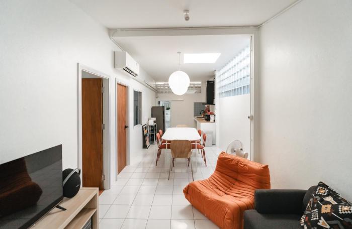 Cozy home near old town and airport