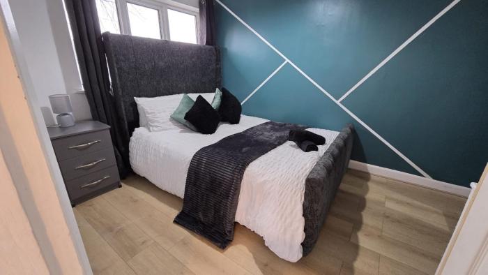 Lovely 2 Bedroom house "Contractor friendly"