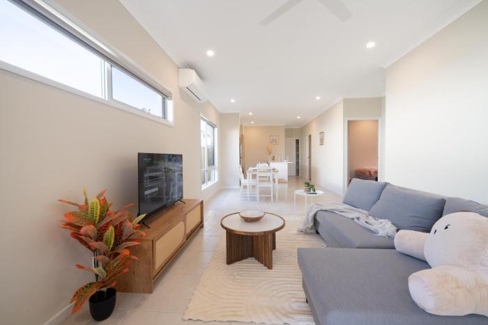 Bottlebrush Retreat - 4BR Home in Griffin