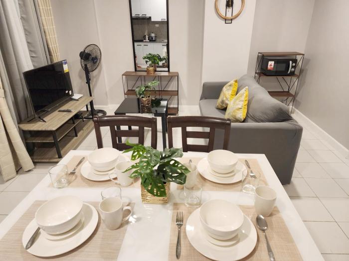 2 br City and Mountain View 1016