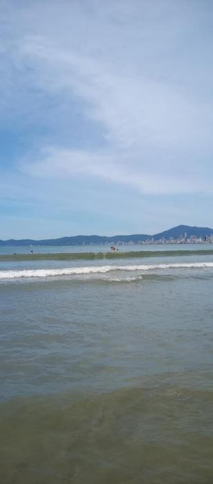 Amplo apartamento para aluguel diário numa das melhores praias de SC.