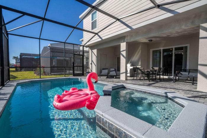 Luxury 7Bd Close to Disney with Pool and Spa at Windsor Cay 16218