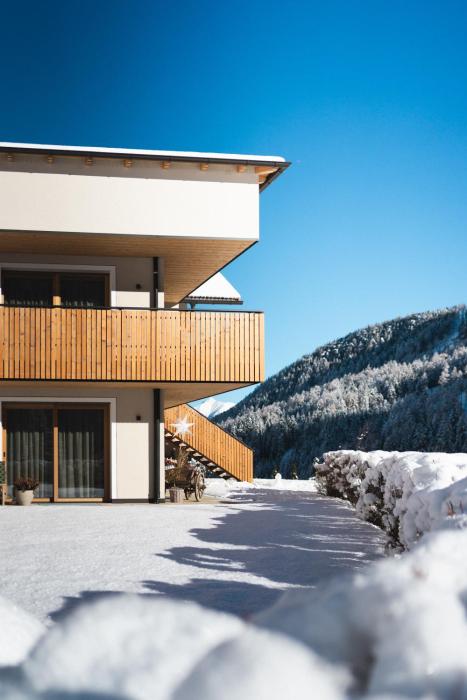 ALMRESIDENZ UNTERRAIN -1 km BY CAR DISTANCE SKI SLOPES KRONPLATZ