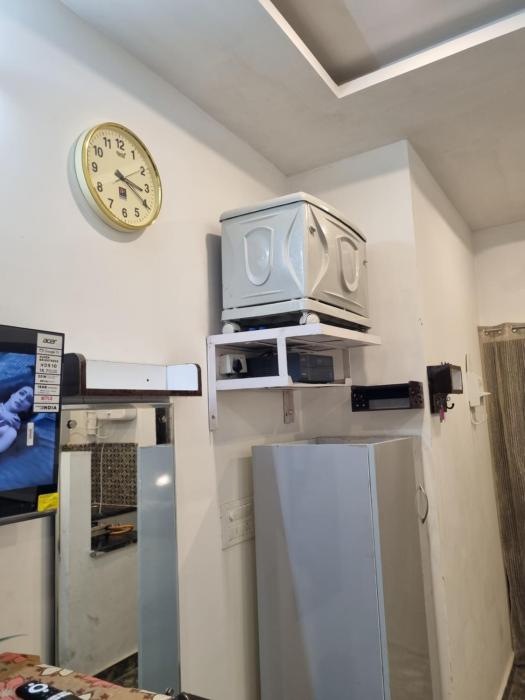 HOmeTEL-1 Bedroom Bath n kitchen Studio Apartment By Pushpanjali QLH