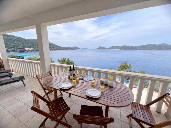 Terrace apartment with panoramic seaview