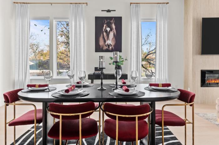 2mi dtown, Rooftop, MiniGolf, NRG,Toyota ctr, UofH