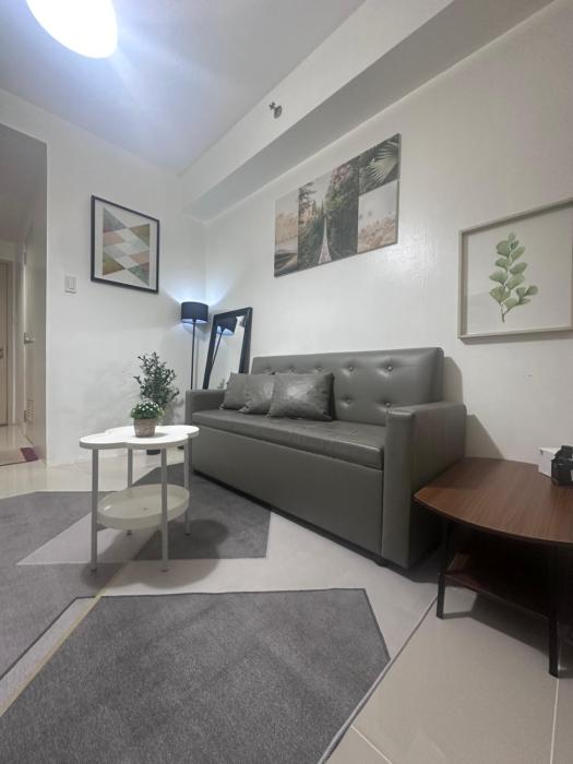 Minamalist modern Condo with Chic touches "Stenna"