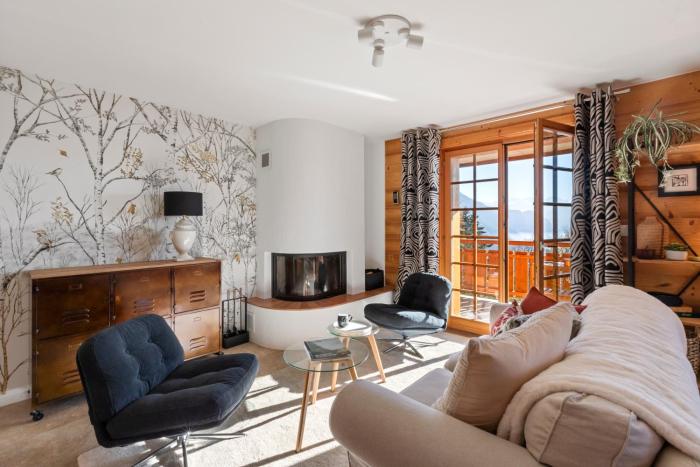 Chalet apartment with balcony and Alpine view