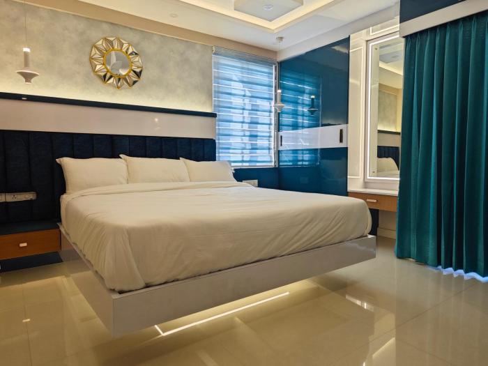 Evara - Premium Fully AC - 3BHK Luxury Apartment with Style