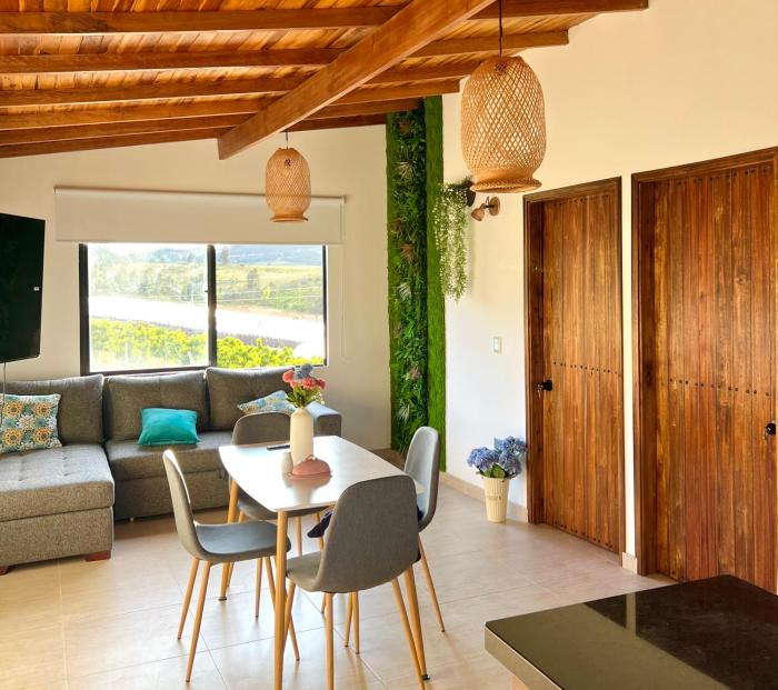 Cabaña rodeada de frutales - Granja la miel