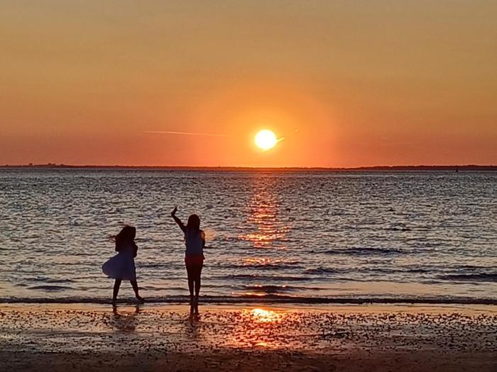 Brambles Chine 209 Self Catering Holiday Home Colwell Bay Isle of Wight - Ferry Offers - September October Availability