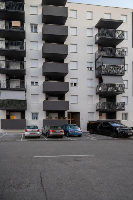 Apartments with parking space Zadar - 23405