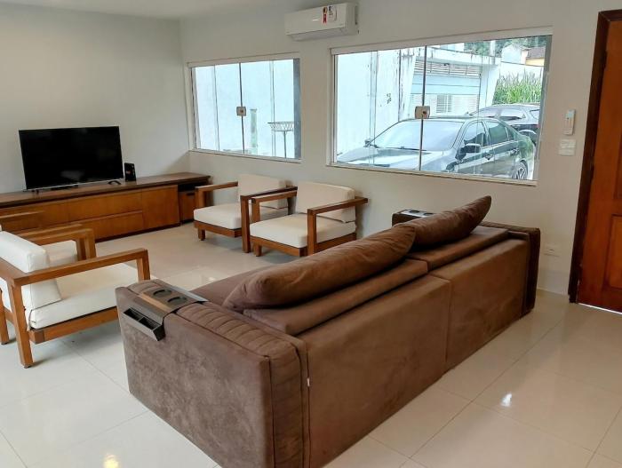 Casa na Praia da Cocanha com Piscina em Condomínio