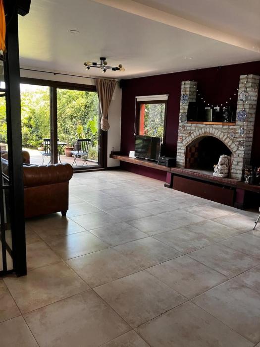 Espectacular casa con pileta en B Priv 270 uss bl