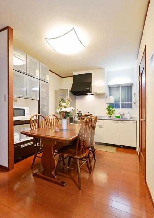 Shalom 鶴橋 地铁口徒步10秒钟可以到民宿徒步9分钟到上本町位置绝佳