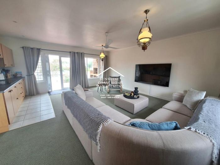 Spacious Beachside apartment