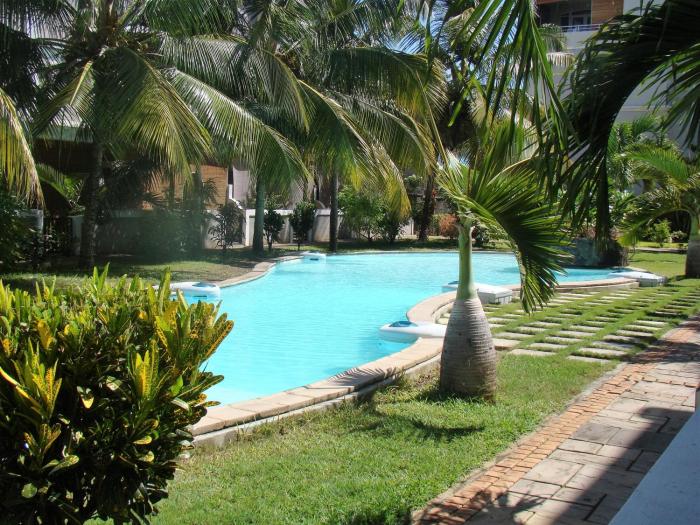 Altheas nice, comfy 4 BR townhouse with pool in Grand Bay- AH 1