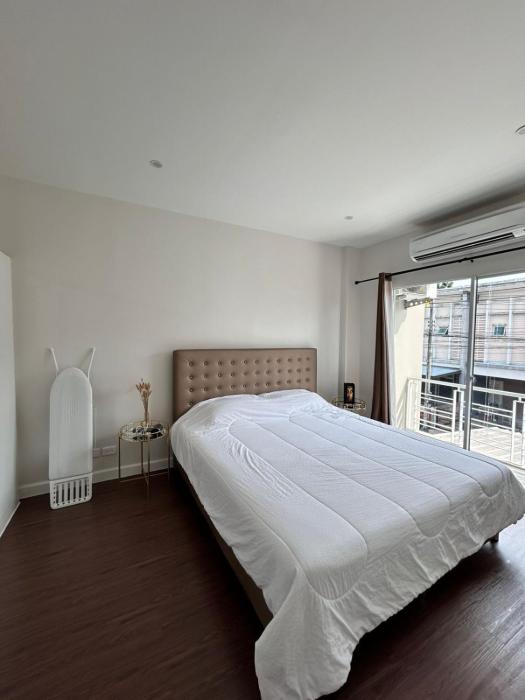 Phuket House House with excellent location and excellent views Sleeping area Отличный Дом, Комната со всеми удобствами