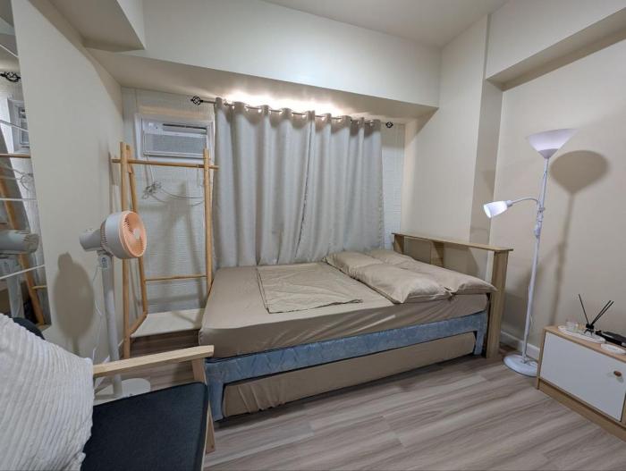 Minimalist Escape in the City