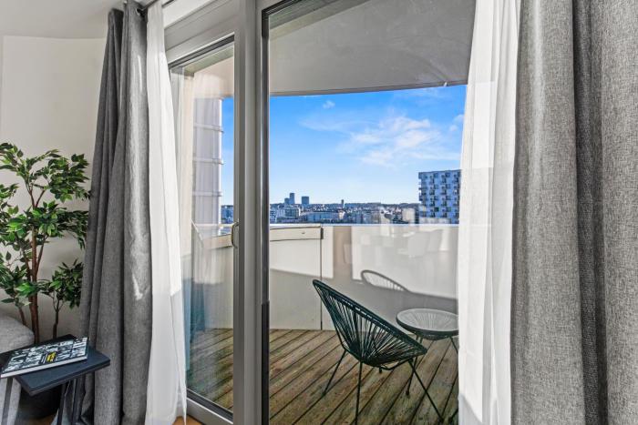 Balcony I 5 Minutes to Belvedere I Great Location 2 Minutes to Main station