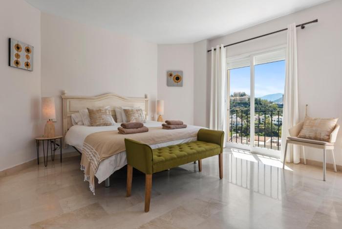 La Quinta Hills - Modern Andalusian-style home with rooftop Terrace