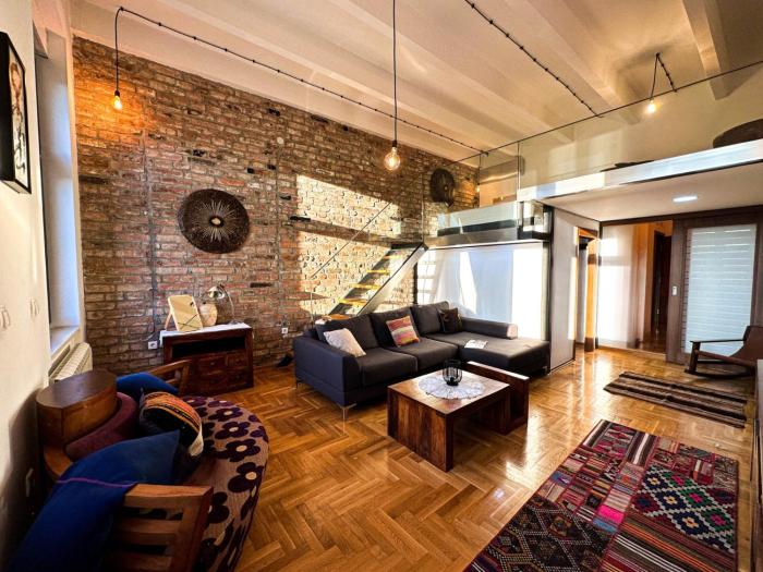 Friends Loft with Terrace & River View Old Town