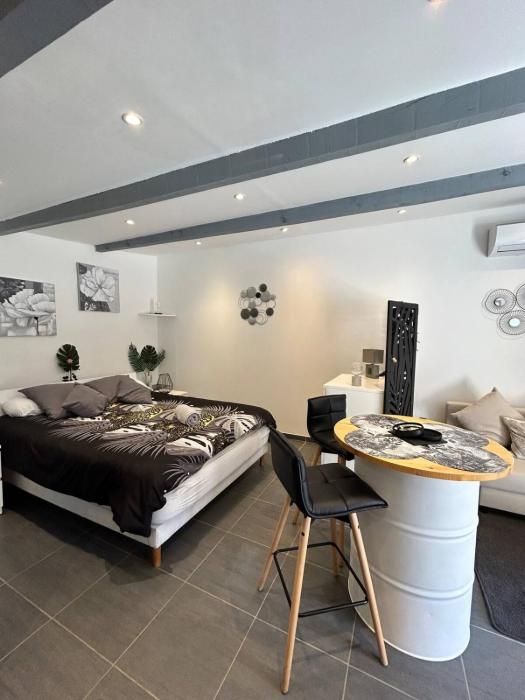 Beautiful studio in a secure private residence