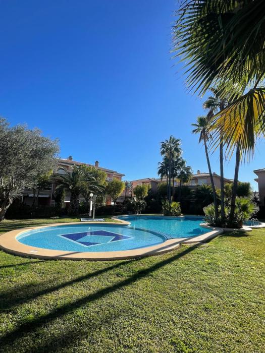 La Senia Garden Pool