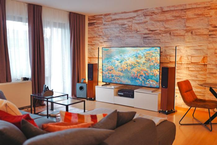 Willkommen im Taros Home - Deluxe Apartment, der Wohlfühl Oase mit Balkon, HiFi Music, Coffee, 3 Betten und Homeoffice Platz