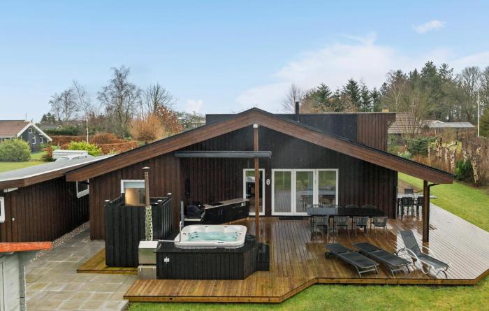 Cozy Home In Hadsund With Wifi