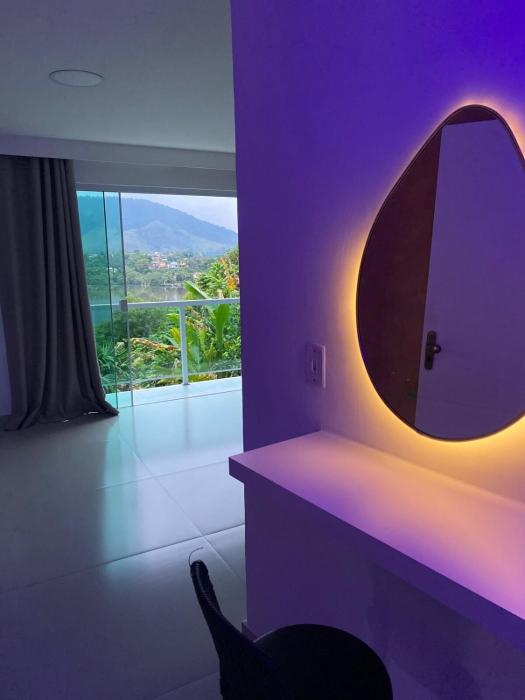 Casa 396 Angra Dos Reis Vista para o Mar, Wi-Fi, Ar, 15min do centro da cidade e Perto da Praia do Pontal ideal para grupos que vai de família, amigos ou casal, estacionamento no local privado