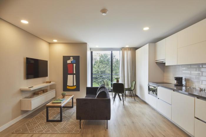 Luxury and Convenience Ideal for Travelers 205